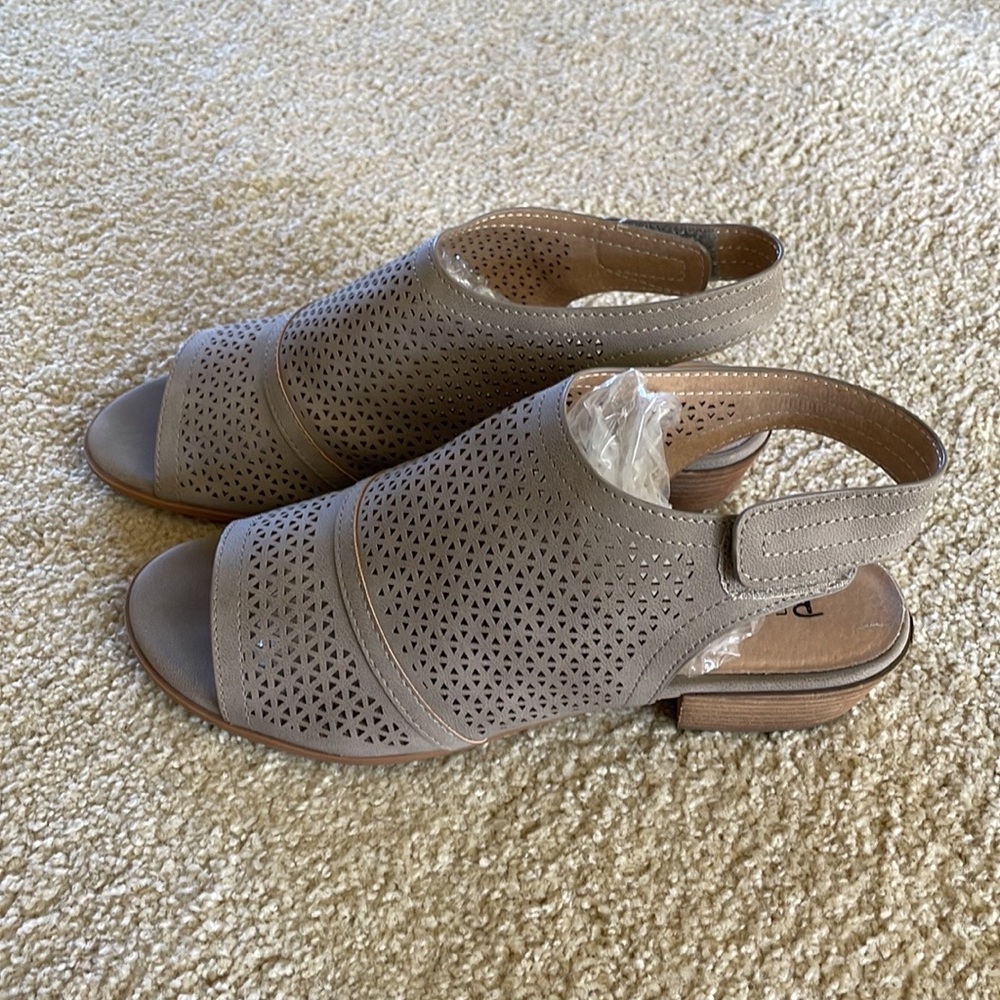 Women’s Open Toe Sandal Size 8